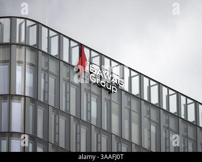 Logo del gruppo BAWAG della banca in Austria. Esterno dell'edificio per uffici nella capitale Vienna. Servizi bancari al dettaglio e finanziari. Foto Stock
