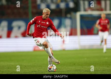 Cracovia, Polonia. 29 marzo 2025. Olivier Sukiennicki di Wisla Krakow visto in azione durante la partita di calcio BETCLIC 1 POLISH LEAGUE 2024/2025 tra Wisla Krakow e Kotwica Kolobrzeg allo Stadio Municipale. Punteggio finale; Wisla Krakow 2:1 Kotwica Kolobrzeg. (Foto di Grzegorz Wajda/SOPA Images/Sipa USA) credito: SIPA USA/Alamy Live News Foto Stock
