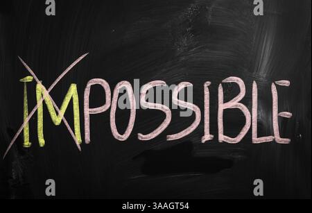 Impossibile scritta a mano con il bianco gesso su una lavagna Foto Stock