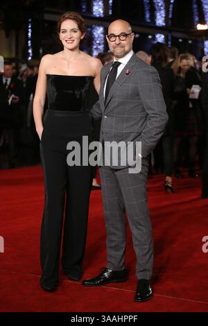 5 novembre 2015 - Londra, Inghilterra - Felicity Blunt (L) e Stanley Tucci arrivano alla prima inglese di "The Hunger Games: Mockingjay Part 2" all'Odeon Leicester Square il 5 novembre 2015 a Londra, Inghilterra (Credit Image: © Famous/Ace Pictures via ZUMA Press) Foto Stock