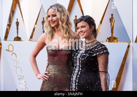 4 marzo 2018 - Hollywood, California, Stati Uniti - JENNIFER LAWRENCE e gli ospiti arrivano sul tappeto rosso dei 90 anni Oscar al Dolby Theatre di Hollywood. (Immagine di credito: © Phil McCarten/AMPAS via ZUMA Wire/ZUMAPRESS.com) Foto Stock