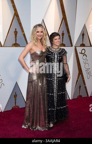 4 marzo 2018 - Hollywood, California, Stati Uniti - JENNIFER LAWRENCE e gli ospiti arrivano sul tappeto rosso dei 90 anni Oscar al Dolby Theatre di Hollywood. (Immagine di credito: © Michael Baker/AMPAS via ZUMA Wire/ZUMAPRESS.com) Foto Stock