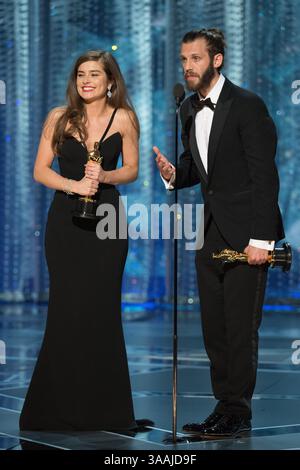 4 marzo 2018 - Hollywood, California, Stati Uniti - Chris Overton e Rachel Shenton accettano l'Oscar per il miglior cortometraggio live action per il lavoro su The Silent Child durante la trasmissione in diretta ABC dei 90th Oscar al Dolby Theatre di Hollywood. (Immagine di credito: © Aaron Poole/AMPAS via ZUMA Wire/ZUMAPRESS.com) Foto Stock