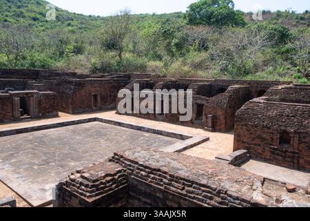 Cortile del Monastero n. 2 presso il sito archeologico di Udayagiri. Udayagiri è composto da grandi stupa e monasteri. Foto Stock