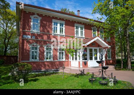 SESTRORETSK, RUSSIA - 29 MAGGIO 2022: La costruzione della scuola di musica per bambini numero 20. Sestroretsk (San Pietroburgo) Foto Stock