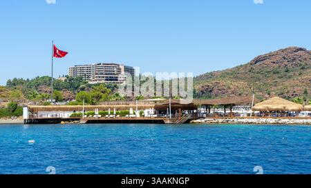 Vista sul mare dell'hotel D Maris Bay, Marmaris, provincia di Mugla, Turkiye. Vacanze in hotel di lusso sul Mar Mediterraneo. Foto Stock