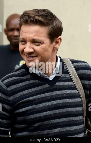 NEW YORK, NY - 2 AGOSTO: Jeremy Renner esce a New York il 2 agosto 2017 a New York City..persone: Jeremy Renner. (Immagine di credito: © SMG via ZUMA Wire) Foto Stock