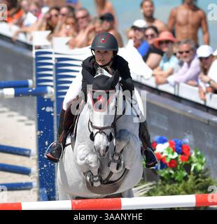 6 aprile 2018 - Miami Beach, Florida, Stati Uniti - GEORGINA BLOOMBERG alla fermata del Longines Global Champions Tour a Miami Beach. Georgina Leigh Bloomberg è la figlia minore di S Brown ed ex sindaco di New York, fondatore di Bloomberg LP e filantropo M. Bloomberg. (Immagine di credito: © Storms Media Group/SMG tramite filo ZUMA) Foto Stock