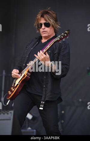 29 aprile 2018 - Sunrise, Florida, Stati Uniti d'America - SUNRISE FL - APRILE 29: Dean DeLeo di Stone Temple Pilotsat Markham Park il 29 aprile 2018 a Sunrise, Florida. ..persone: Dean DeLeo (immagine di credito: © Storms Media Group/SMG via ZUMA Wire) Foto Stock