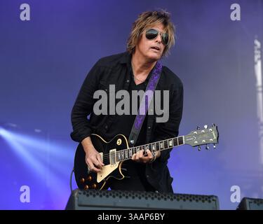 29 aprile 2018 - Sunrise, Florida, Stati Uniti d'America - SUNRISE FL - APRILE 29: Dean DeLeo di Stone Temple Pilotsat Markham Park il 29 aprile 2018 a Sunrise, Florida. ..persone: Dean DeLeo (immagine di credito: © Storms Media Group/SMG via ZUMA Wire) Foto Stock