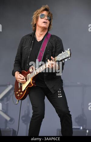 29 aprile 2018 - Sunrise, Florida, Stati Uniti d'America - SUNRISE FL - APRILE 29: Dean DeLeo di Stone Temple Pilotsat Markham Park il 29 aprile 2018 a Sunrise, Florida. ..persone: Dean DeLeo (immagine di credito: © Storms Media Group/SMG via ZUMA Wire) Foto Stock