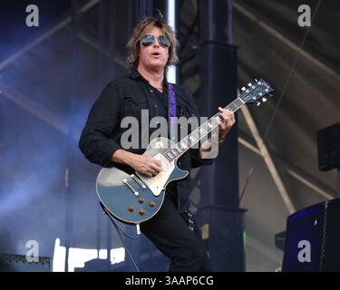 29 aprile 2018 - Sunrise, Florida, Stati Uniti d'America - SUNRISE FL - APRILE 29: Dean DeLeo di Stone Temple Pilotsat Markham Park il 29 aprile 2018 a Sunrise, Florida. ..persone: Dean DeLeo (immagine di credito: © Storms Media Group/SMG via ZUMA Wire) Foto Stock