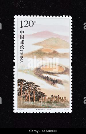 CINA - CIRCA 2007: Un francobollo stampato in Cina mostra Tengchong Volcano area, circa 2007. Foto Stock