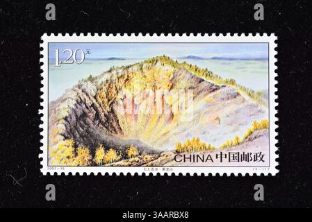 CINA - CIRCA 2007: Un francobollo stampato in Cina mostra il Parco Nazionale di Wudalianchi, circa 2007. Foto Stock