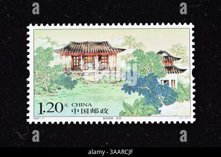 CINA - CIRCA 2007: Un francobollo stampato in Cina mostra Yangzhou Garden, circa 2007. Foto Stock