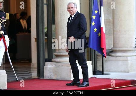 Parigi, Francia il 31 marzo 2025, il primo ministro francese Francesco Bayrou arriva per un commensale di stato in onore della coppia reale danese al palazzo presidenziale Elysee di Parigi. Crédit Francois Loock/Alamy Live News Foto Stock