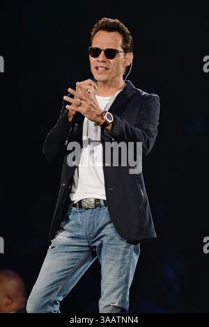 18 novembre 2016 - Miami, Florida, Stati Uniti d'America - MIAMI, FL - 18 NOVEMBRE: Il cantante Marc Anthony si esibisce durante il suo tour all'American Airlines Arena il 18 novembre 2016 a Miami, Florida....persone: Marc Anthony. (Immagine di credito: © Storms Media Group/SMG tramite filo ZUMA) Foto Stock