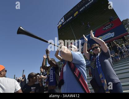 31 marzo 2018 - Cary, North Carolina, Stati Uniti - Cary, NC - sabato 31 marzo 2018: Tifosi durante una partita di regular season della National Women's Soccer League (NWSL) tra il North Carolina Courage e lo Sky Blue FC allo stadio Sahlenâ€™s al WakeMed Soccer Park. (Immagine di credito: © Grant Halverson/ISIPhotos via ZUMA Wire) Foto Stock
