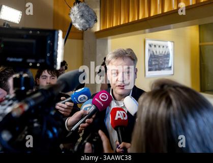 DEN HAAG - Pieter Omtzigt (NSC) prima del tempo delle interrogazioni settimanali alla camera dei rappresentanti. ANP REMKO DE WAAL paesi bassi - uscita belgio Foto Stock