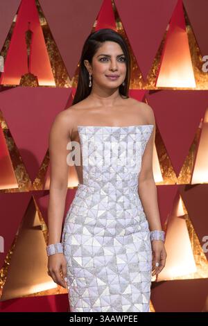 HOLLYWOOD, CA - FEBBRAIO 26: Priyanka Chopra partecipa al 89° Annual Academy Awards all'Hollywood & Highland Center il 26 febbraio 2017 a Hollywood, California.. Persone: Priyanka Chopra. (Immagine di credito: © SMG via ZUMA Wire) Foto Stock