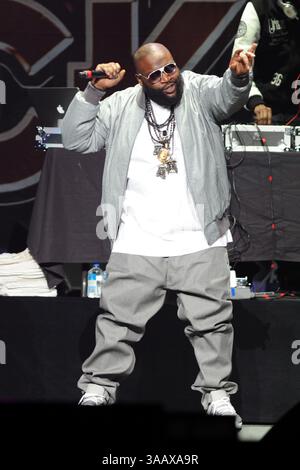 5 aprile 2011 - Sunrise, New York, Stati Uniti d'America - SUNRISE, FL - 05 APRILE: Rick Ross si esibisce al BankAtlantic Center il 5 aprile 2011 a Sunrise, Florida... People: Rick Ross. (Immagine di credito: © Storms Media Group/SMG tramite filo ZUMA) Foto Stock