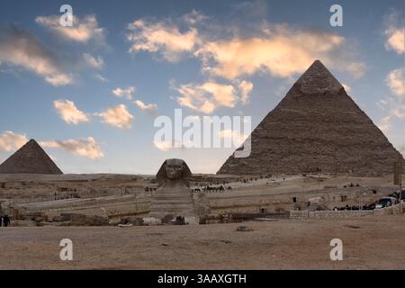La Sfinge nel complesso piramidale di Giza - il Cairo, Egitto Foto Stock