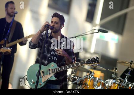2 giugno 2017 - Manhattan, New York, Stati Uniti d'America - NEW YORK, NY - 2 GIUGNO: Thomas Rhett si esibisce al "Today" della NBC al Rockefeller Plaza il 2 giugno 2017 a New York City. ..persone: Thomas Rhett (immagine di credito: © SMG via ZUMA Wire) Foto Stock