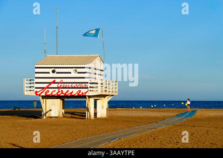 Francia, Aude, Parco naturale regionale di Narbonnaise nel Mediterraneo, Narbonne, Gruissan, spiaggia Plage des Chalets, stazione di pronto soccorso Foto Stock