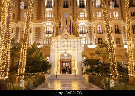 Francia, Alpes-Maritimes (06), Cannes, Croisette, Hôtel Carlton (monumento storico costruito nel 1913 e patrimonio del XX secolo) Foto Stock