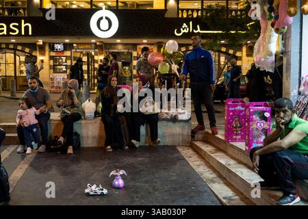 AMMAN, GIORDANIA - 10 SETTEMBRE 2021: Vita notturna per le strade di Amman. CREDITO: Daniel Rodrigues Foto Stock