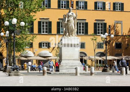 Italia, Toscana, provincia di Lucca, Lucca, monumento a Maria Luisa di Borbone che amministrò il Ducato di Lucca tra il 1817 e il 1824 realizzato da Lorenzo Bartolini negli anni '1820, si trova in Piazza Napoleone Foto Stock
