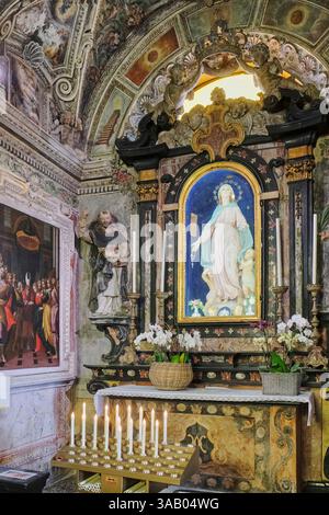 Italia, Lombardia, Lago maggiore, Isole Borromee, Isola dei pescatori o Isola superiore, all'interno della chiesa di San Vittore Foto Stock