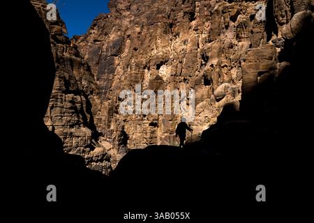 AL-MANSOURA, GIORDANIA - 10 SETTEMBRE 2021: Abu Ali nel Wadi Ghuweir Trail. CREDITO: Daniel Rodrigues Foto Stock