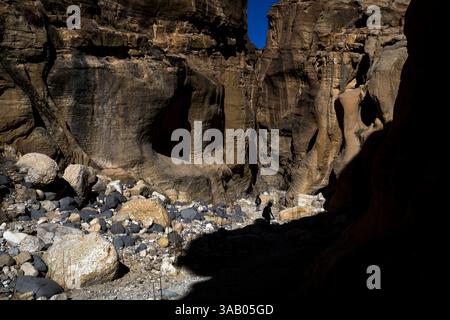 AL-MANSOURA, GIORDANIA - 10 SETTEMBRE 2021: Inizio del Wadi Ghuweir Trail. CREDITO: Daniel Rodrigues Foto Stock
