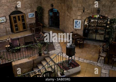 MADABA, GIORDANIA - 10 SETTEMBRE 2021: Ristorante Haret Jdoudna. CREDITO: Daniel Rodrigues Foto Stock