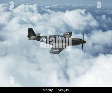 15 febbraio 2018 - P-51 Mustang Fighter during WWII Training Flight, Not Model Releasedrth American Aviation, Inc., California, USA, Mark Sherwood per Office of War Information, ottobre 1942 (Credit Image: © circa Images/Glasshouse via ZUMA Wire) Foto Stock