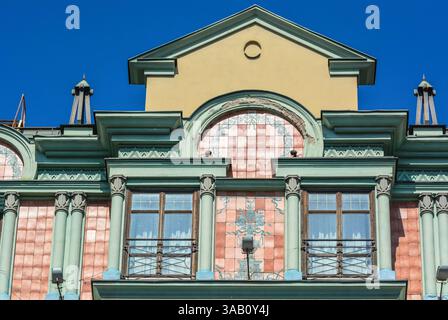 Mosca, Russia – 15 giugno 2018. Dettagli del design esterno dell'edificio del Marriott Grand Hotel di Mosca al 26 di via Tverskaya. L'edificio risale al 199 Foto Stock