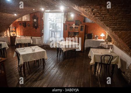 Samara, Russia – 24 giugno 2018. Vista interna del ristorante Staraya Kvartira (Old Flat) a Samara, Russia. Ogni camera del ristorante e' decorata con wi-fi Foto Stock