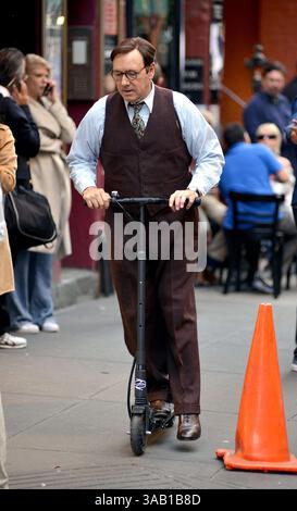 WWW.ACEPIXS.COM....May 11 2016, New York City....l'attore Kevin Spacey sul set del nuovo film "Rebel in the Rye" l'11 maggio 2016 a New York City....by Line: Curtis Means/ACE Pictures...... ACE Pictures, Inc. Tel: 646 769 0430..e-mail: info@acepixs.com..www.acepixs.com (immagine di credito: © SMG via ZUMA Wire) Foto Stock