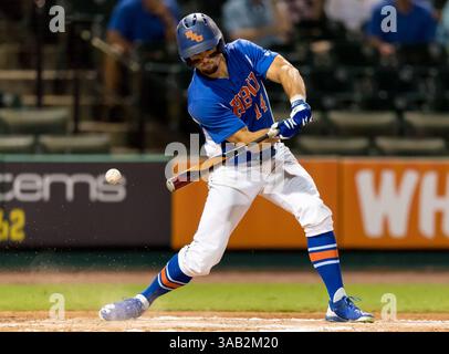 23 maggio 2018: Houston Baptist Outfielder Spencer Halloran (14) durante il Southland Conference Championships 2018. Partita 4: Houston Baptist University vs Central Arkansas al Constellation Field Sugar Land, Texas. Houston Baptist ha vinto in sette inning 14 - 4 (Credit Image: &Copy; Maria Lysaker/CSM via ZUMA Wire) Foto Stock