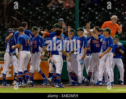 23 maggio 2018: La panchina battista di Houston celebra durante i campionati della Southland Conference 2018. Partita 4: Houston Baptist University vs Central Arkansas al Constellation Field Sugar Land, Texas. Houston Baptist ha vinto in sette inning 14 - 4 (Credit Image: &Copy; Maria Lysaker/CSM via ZUMA Wire) Foto Stock