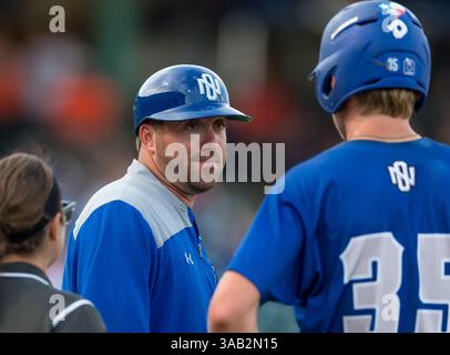 23 maggio 2018: Allenatore di New Orleans durante il Southland Conference Championships 2018. Partita 3 New Orleans vs Sam Houston al Constellation Field Sugar Land, Texas. No. 8 New Orleans Privateers ha superato il numero 1 Sam Houston State 4-3 in 10 inning, qualcosa che non è successo dal 2015 (Credit Image: &Copy; Maria Lysaker/CSM via ZUMA Wire) Foto Stock