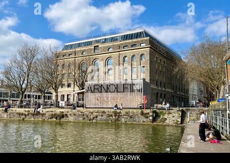 Arnolfini Arts Centre. Bristol, Inghilterra, Regno Unito. 26 marzo 2025. Foto Stock