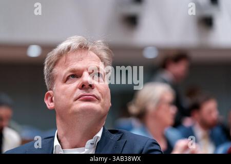 DEN HAAG, PAESI BASSI - 1° APRILE: Pieter Omtzigt (NSC) durante il dibattito Plenario al Tweede Kamer il 1° aprile 2025 a Den Haag, Paesi Bassi (foto di John Beckmann/Orange Pictures) Foto Stock