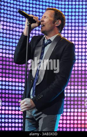 12 ottobre 2010 - Hollywood, FL, USA - HOLLYWOOD FL - 12 OTTOBRE: Scott Weiland dei Stone Temple Pilots si esibisce all'Hard Rock Live tenuto presso l'Hard Rock Hotel & Casino di Seminole il 12 ottobre 2010 a Hollywood, Florida... persone: Scott Weiland. (Immagine di credito: © Storms Media Group/SMG tramite filo ZUMA) Foto Stock