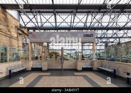 All'interno della stazione ferroviaria di Carlisle, o Cittadella di Carlisle, c'è una stazione ferroviaria classificata di grado II che serve la città cattedrale di Carlisle, Cumbria, Inghilterra Foto Stock