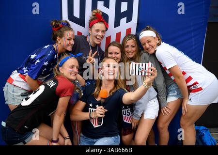 12 giugno 2018 - Cleveland, Ohio, USA - Cleveland, Ohio - martedì 12 giugno 2018: Tifosi USA durante un'amichevole internazionale tra le squadre nazionali femminili degli Stati Uniti (USA) e China PR (CHN) al FirstEnergy Stadium. (Immagine di credito: © Brad Smith/ISIPhotos via ZUMA Wire) Foto Stock