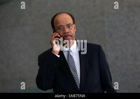 26 settembre 2017 - Chicago, Illinois, USA - Mel Reynolds lascia il tribunale degli Stati Uniti di Dirksen a Chicago il 30 luglio 2015, dopo un'audizione. L'ex membro del Congresso torna in prigione per la terza volta nella sua sfortunata carriera dopo che un giudice federale lo ha condannato giovedì 10 maggio 2018 a sei mesi dietro le sbarre per non aver presentato le dichiarazioni dei redditi. (Immagine di credito: © Chris Sweda/TNS via ZUMA Wire) Foto Stock