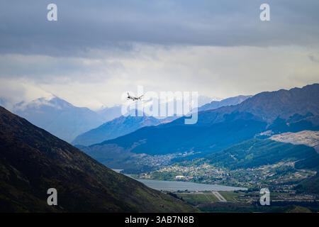 Un aereo Air New Zealand atterra all'Aeroporto di Queenstown Foto Stock