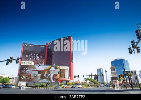 LAS VEGAS, 21 AGOSTO 2024: Resorts World Las Vegas, un resort di lusso con cartelloni digitali, Hilton e Conrad Towers, situato a Las Vegas, Nev Foto Stock